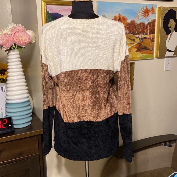 NWOT EURO JOY PARIS -L- MILANO WOMEN SWEATER SIZE L - Picture 2 of 7